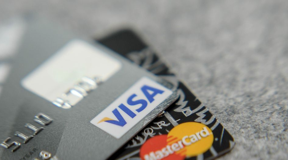 Кредитные карты Visa и MasterСard Gold